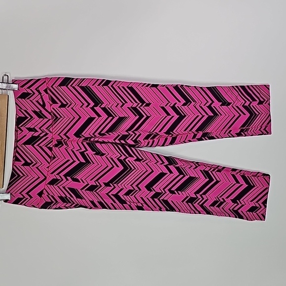 Nike drifit small pink and black athletic cropped leggings - Picture 1 of 7